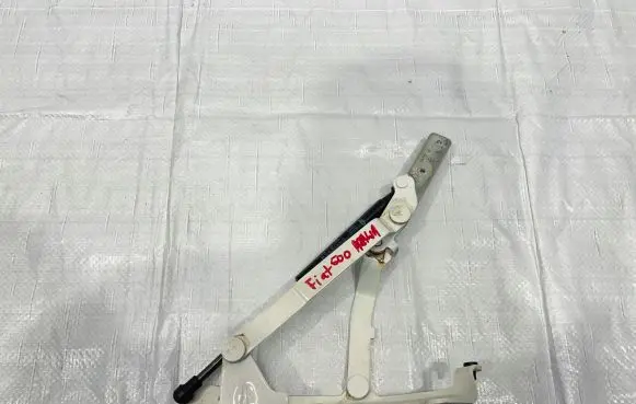 Fiat 500 Tailgate/trunk/boot hinge