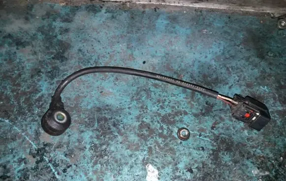 Detonation knock sensor