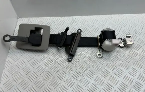 Toyota Corolla Verso AR10 Middle seatbelt (rear) 733500F010C0 731370F010B0