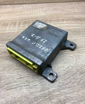 Mazda 626 Airbag control unit/module GG3E57K30 3322049