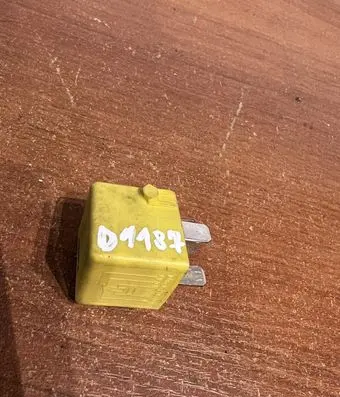 Mercedes-Benz A W169 Other relay A0025421419 D1187