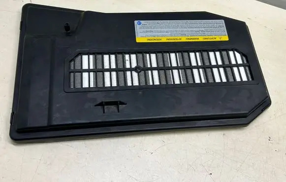 Volkswagen Touareg II Battery box tray cover/lid 7L0864643B