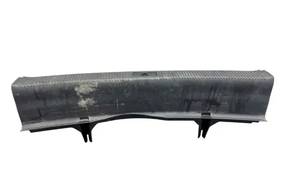 Trunk/boot sill cover protection