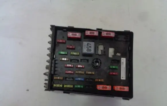 Volkswagen PASSAT B6 Fuse box set 3C0937125