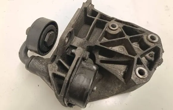 BMW 5 E60 E61 A/C compressor mount bracket 653202