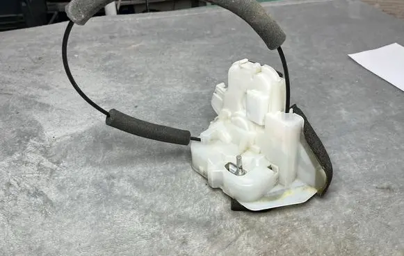 Subaru Legacy Rear glass lock/latch X88 61035AJ010