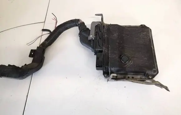 Toyota Avensis T270 Engine control unit/module 8966105f20