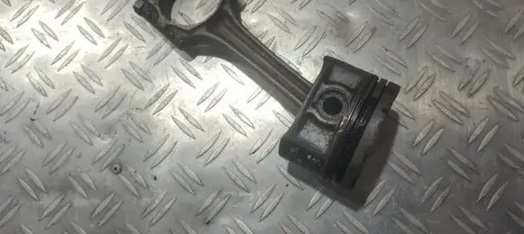 Volkswagen Golf IV Piston with connecting rod