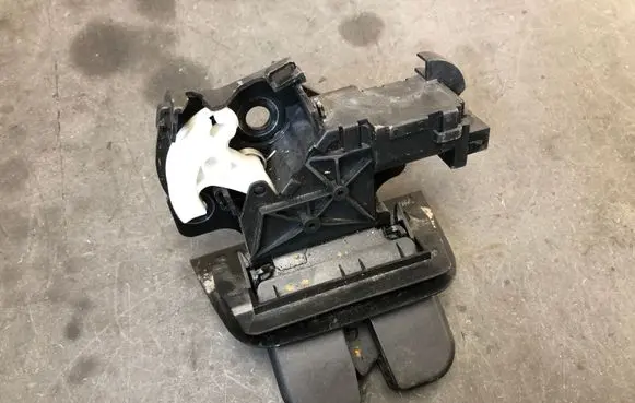 Audi A3 S3 A3 Sportback 8P Tailgate/trunk/boot lock/catch/latch 8P4827505B