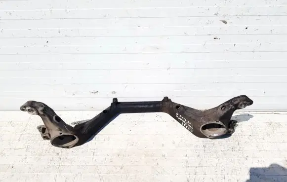 Volkswagen Touareg I Front subframe