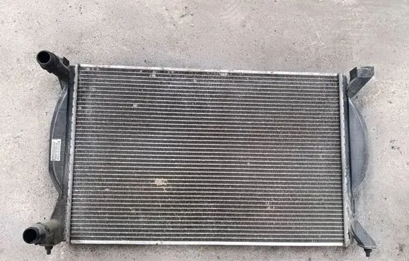 Audi A4 S4 B7 8E 8H Coolant radiator 8E0121251a