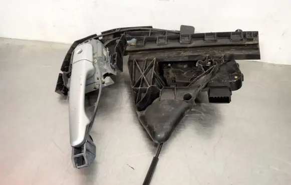Volvo S40 Front door lock 9240005