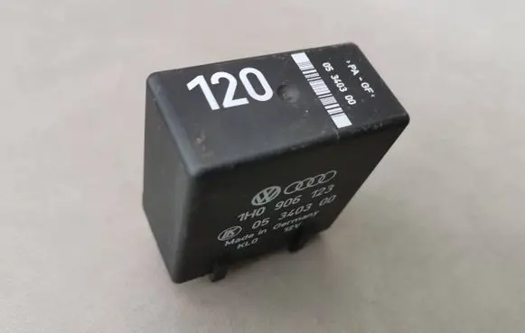 Volkswagen Golf III Other relay 1H0906123 05340300