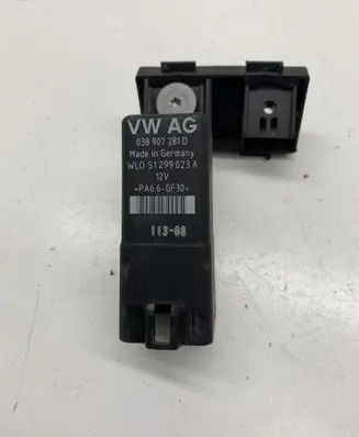 Volkswagen Golf V Glow plug pre-heat relay 038907281D WL051299023A