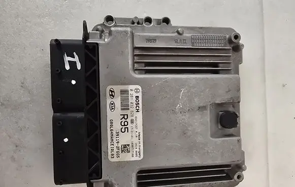 KIA Sportage Engine control unit/module 0281032628