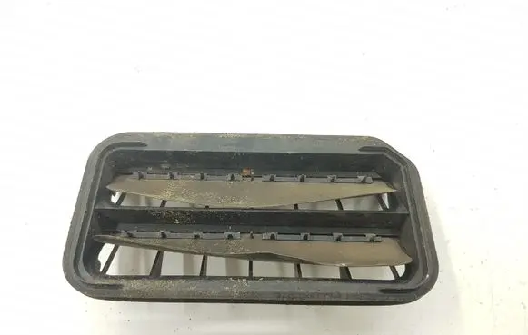 Quarter panel pressure vent