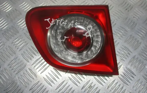 Volkswagen Jetta V Number plate light