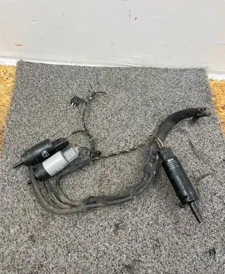 BMW 3 E90 E91 Windscreen/windshield washer pump 13264011 8377430