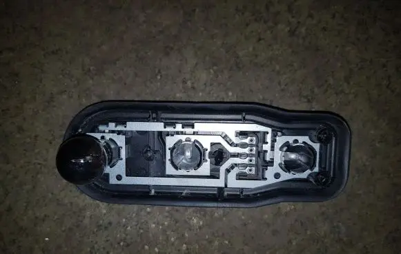 BMW 5 E39 Tail light bulb cover holder 8371324 393440