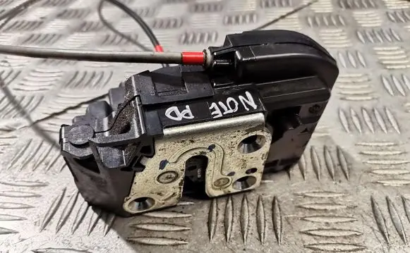 Nissan Note (E11) Front door lock