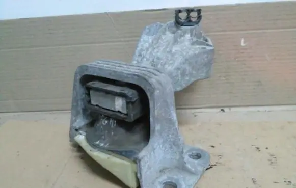 Renault Megane III Engine mount vacuum valve 