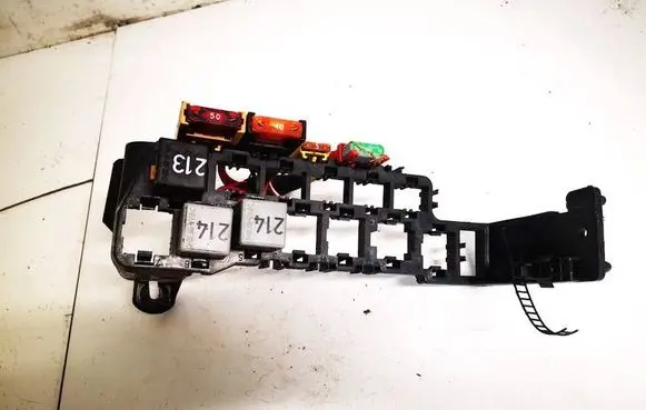 Volkswagen PASSAT B5 Fuse box set 8d1937545