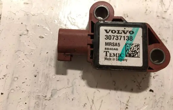 Volvo V50 Airbag deployment crash/impact sensor 30737138