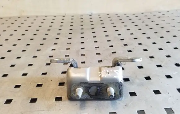 Nissan Qashqai Rear door upper hinge