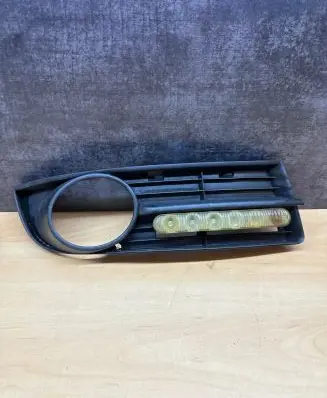 Volkswagen Touran I Front bumper lower grill 1T0853666A 13404