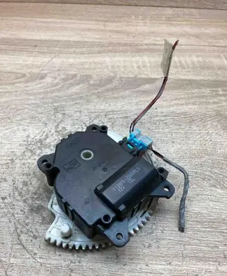 Toyota Avensis T270 Air flap motor/actuator 1138002800 12L