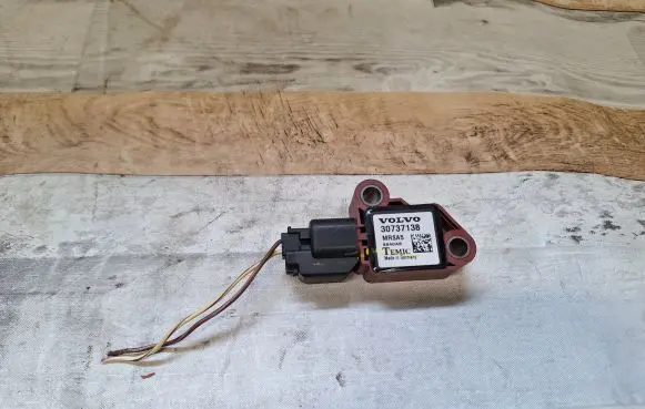 Volvo V50 Airbag deployment crash/impact sensor 30737138