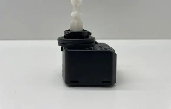 Volkswagen Golf VI Headlight level adjustment motor 008830HL0