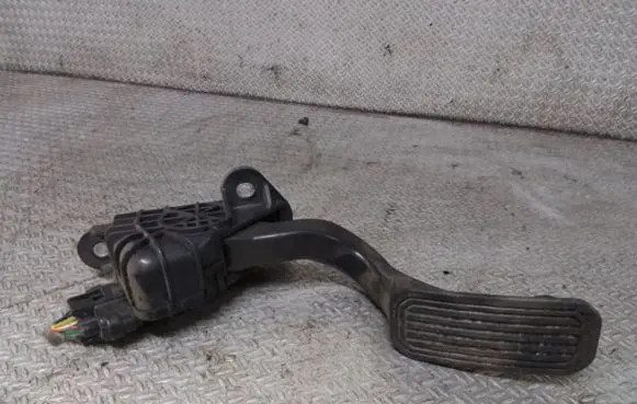 Toyota Prius (XW20) Accelerator throttle pedal 7812047050 1988003200