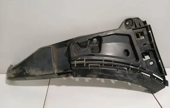 Volvo XC90 Front bumper mounting bracket 08620563