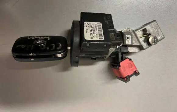 Renault Clio III Ignition lock N0502060