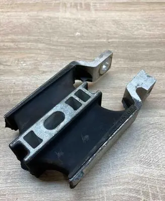 Volvo S60 Engine mount bracket 31339956 532E37