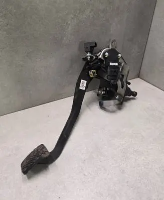 Hyundai i40 Clutch pedal 328023Z970