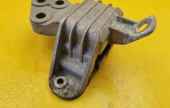 Chevrolet Volt I Engine mount vacuum valve 20969909