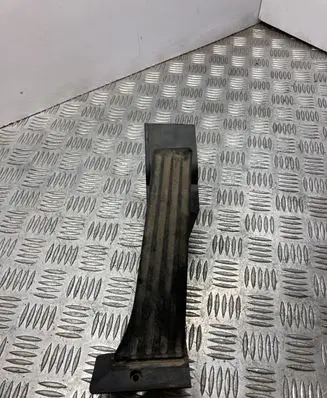 Accelerator throttle pedal