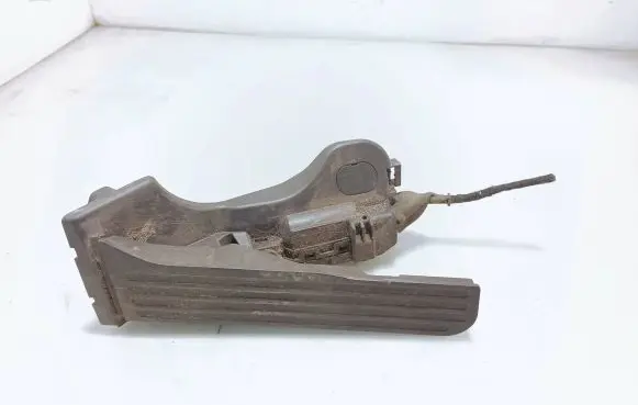 Volkswagen Touran I Accelerator throttle pedal 1T1723503H 6PV00868901
