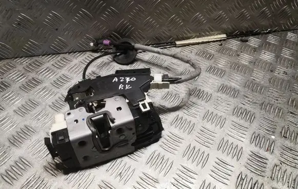 Mercedes-Benz E A207 Front door lock A2047203735 2047203735