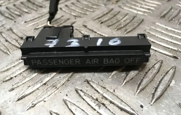 Passenger airbag on/off switch
