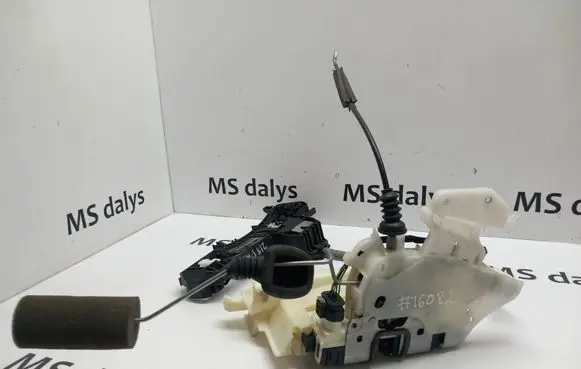 Mercedes-Benz CLS C218 X218 Front door lock A2047203735 2047203735 A2187230114