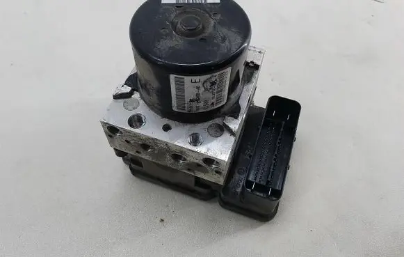 Mazda 3 I ABS Pump 8V61-2C405-AE