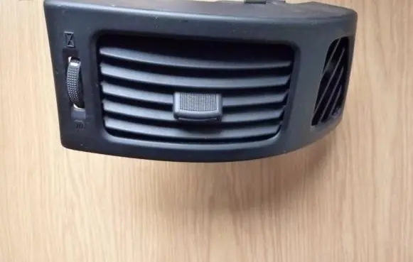 Rear air vent grill