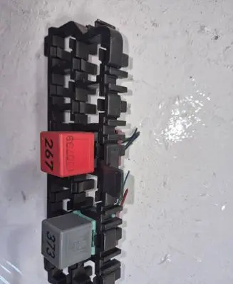 Volkswagen PASSAT B5.5 Fuse box set 525445