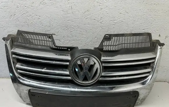 Volkswagen Jetta V Front bumper upper radiator grill 1K5853653