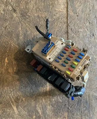 Subaru Forester SG Fuse module LB100603B