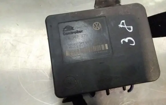 Volkswagen Golf V ABS Pump 1J0614117F 1C0907379J
