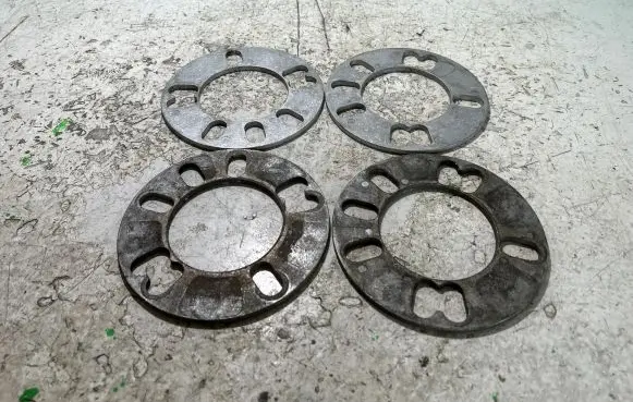 Chrysler 300C Wheel spacers 